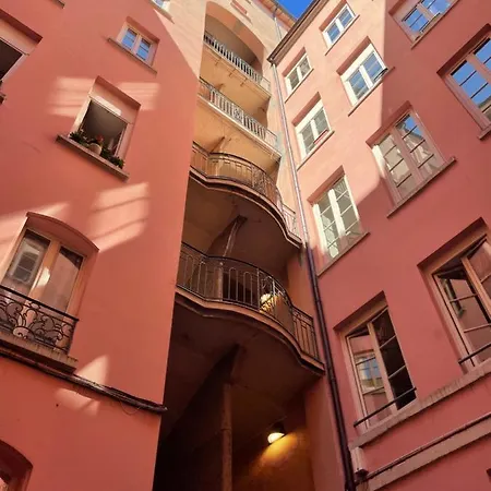 Nouveau / Canut D'exception Au Coeur De